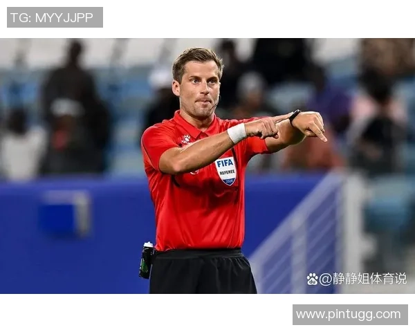 足总杯激战曼联与本菲卡平局争议判罚引发全场热议与不满 足总杯激战曼联与本菲卡平局争议判罚引发全场热议与不满