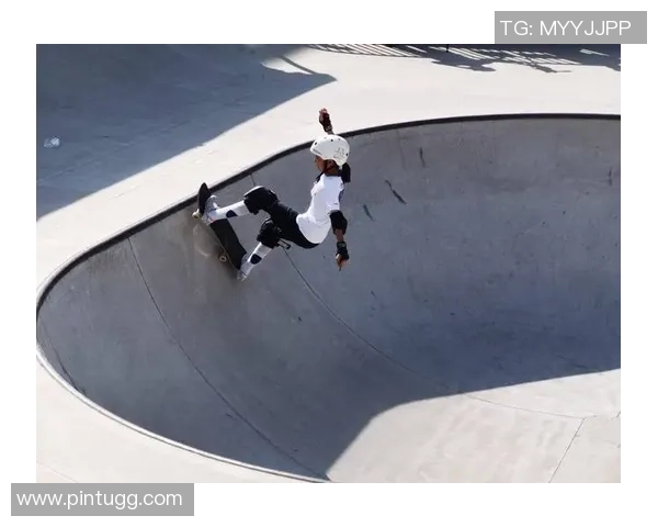 重庆滑板队展现卓越灵活性实力创新高引领全国滑板新风潮