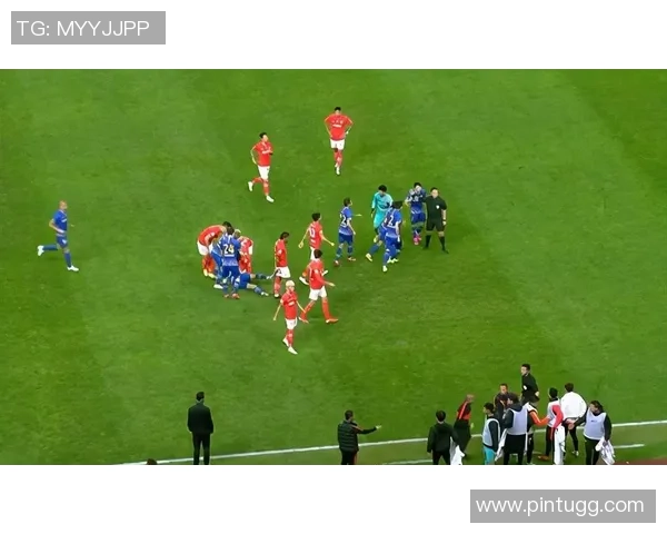 AC米兰6-2大胜利物浦争议判罚引发全场热议与欢呼 AC米兰6-2大胜利物浦争议判罚引发全场热议与欢呼