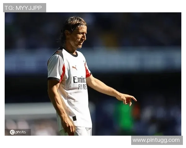 世界杯精彩对决AC米兰以1-0战胜切尔西神奇扑救引发全场狂欢