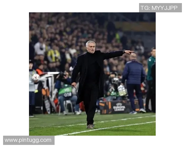 欧联杯波尔图大胜AC米兰帽子戏法引发争议判罚热议 欧联杯波尔图大胜AC米兰帽子戏法引发争议判罚热议