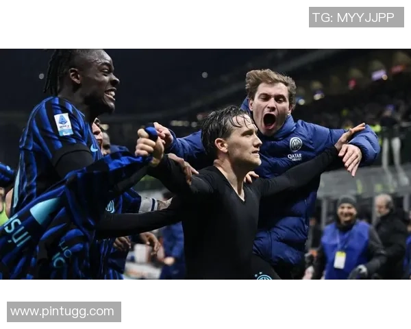 国米逆转曼联3-2晋级世界杯决赛补时绝杀点燃全场激情