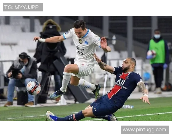 意甲激战：巴黎圣日耳曼与热刺战成平局绝杀瞬间引发全场狂欢