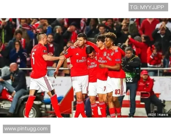 英超激战巴黎圣日耳曼与本菲卡战平点球大战引发全场沸腾 英超激战巴黎圣日耳曼与本菲卡战平点球大战引发全场沸腾